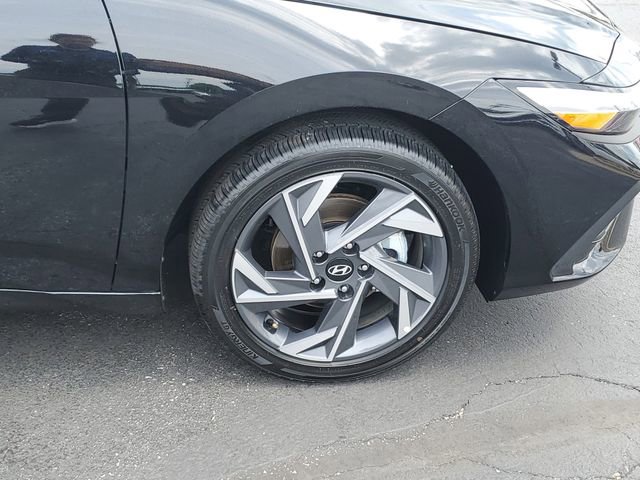 Certified 2025 Hyundai Elantra SEL FWD image 6