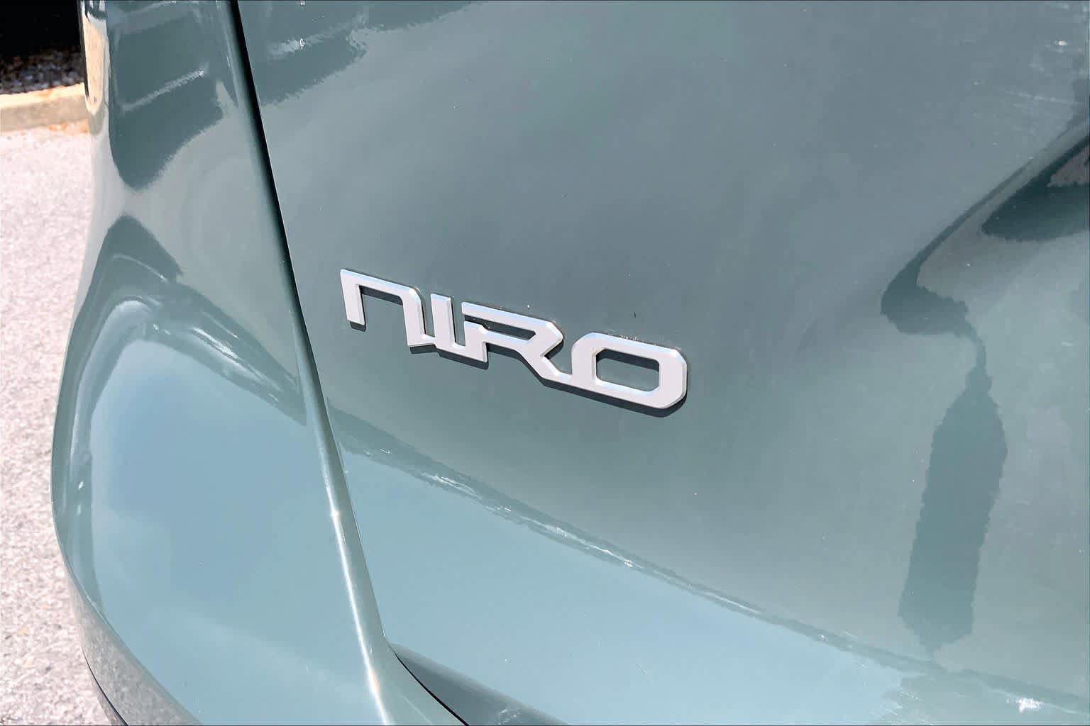 Used 2024 Kia Niro SX image 30