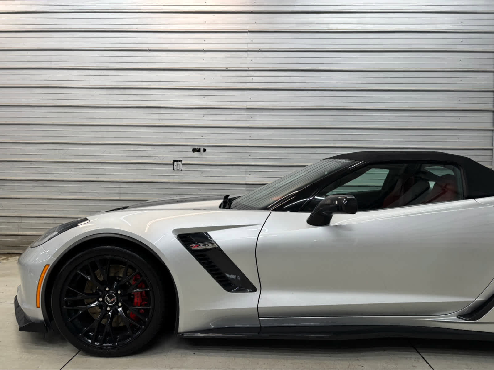 Used 2015 Chevrolet Corvette Z06 w/ 3LZ Preferred Equipment Group image 3