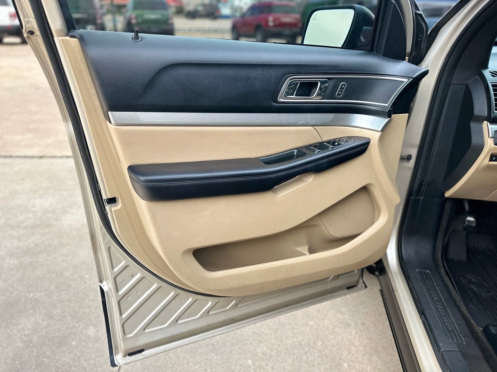 Used 2017 Ford Explorer XLT w/ Equipment Group 202A image 20