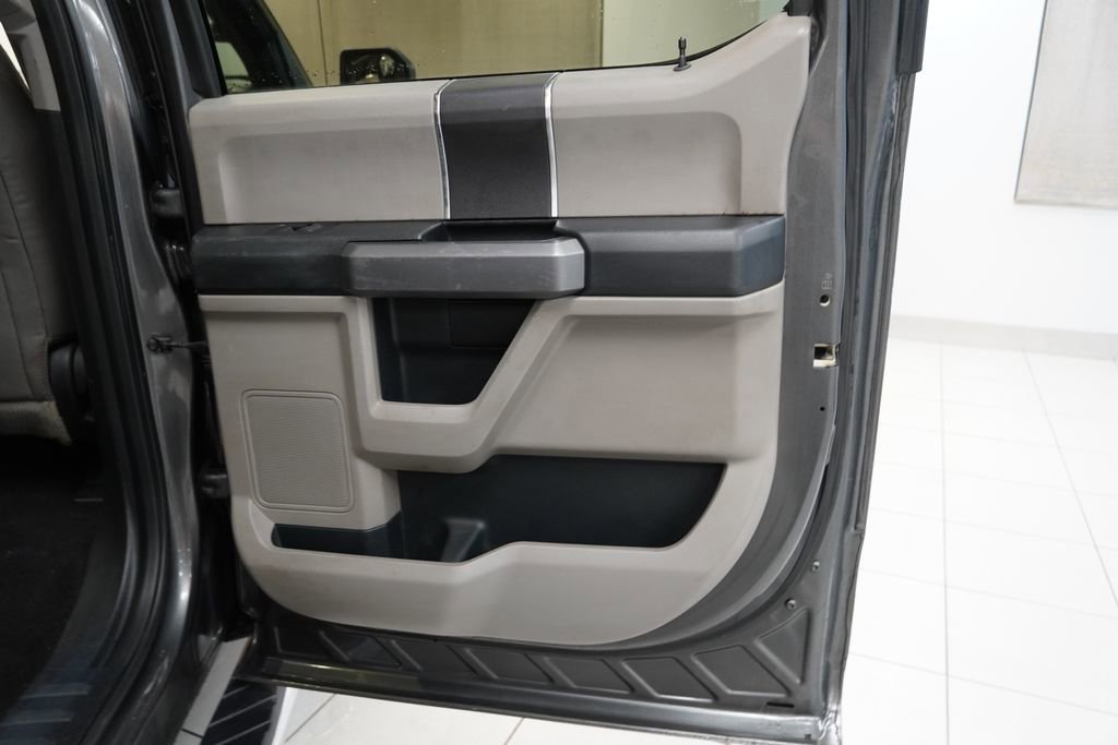 Used 2015 Ford F150 XLT image 24