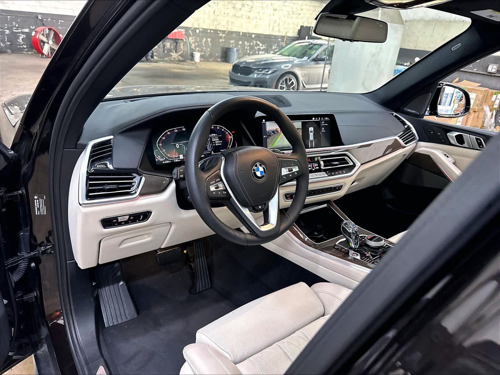 Used 2023 BMW X5 xDrive40i w/ Executive Package AWD/4WD image 16