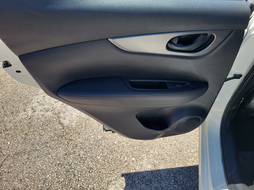 Used 2019 Nissan Rogue Sport S w/ Appearance Package AWD/4WD image 18