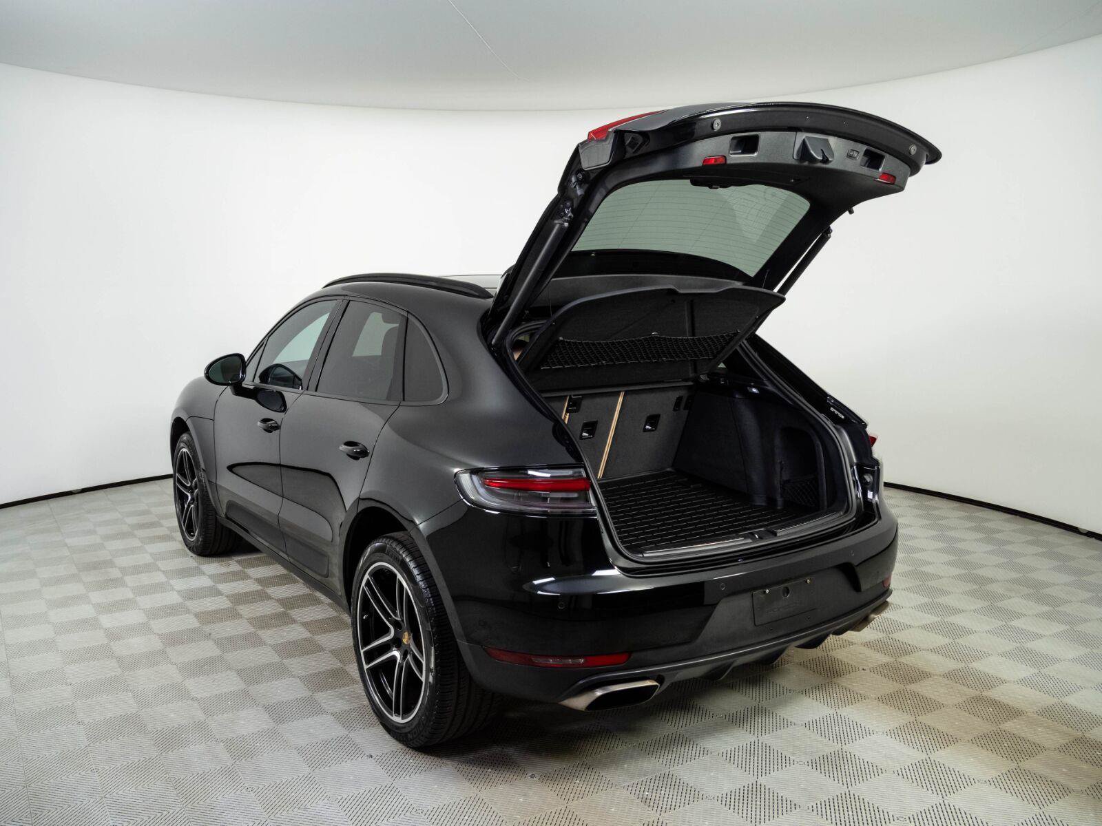Used 2019 Porsche Macan AWD/4WD image 31