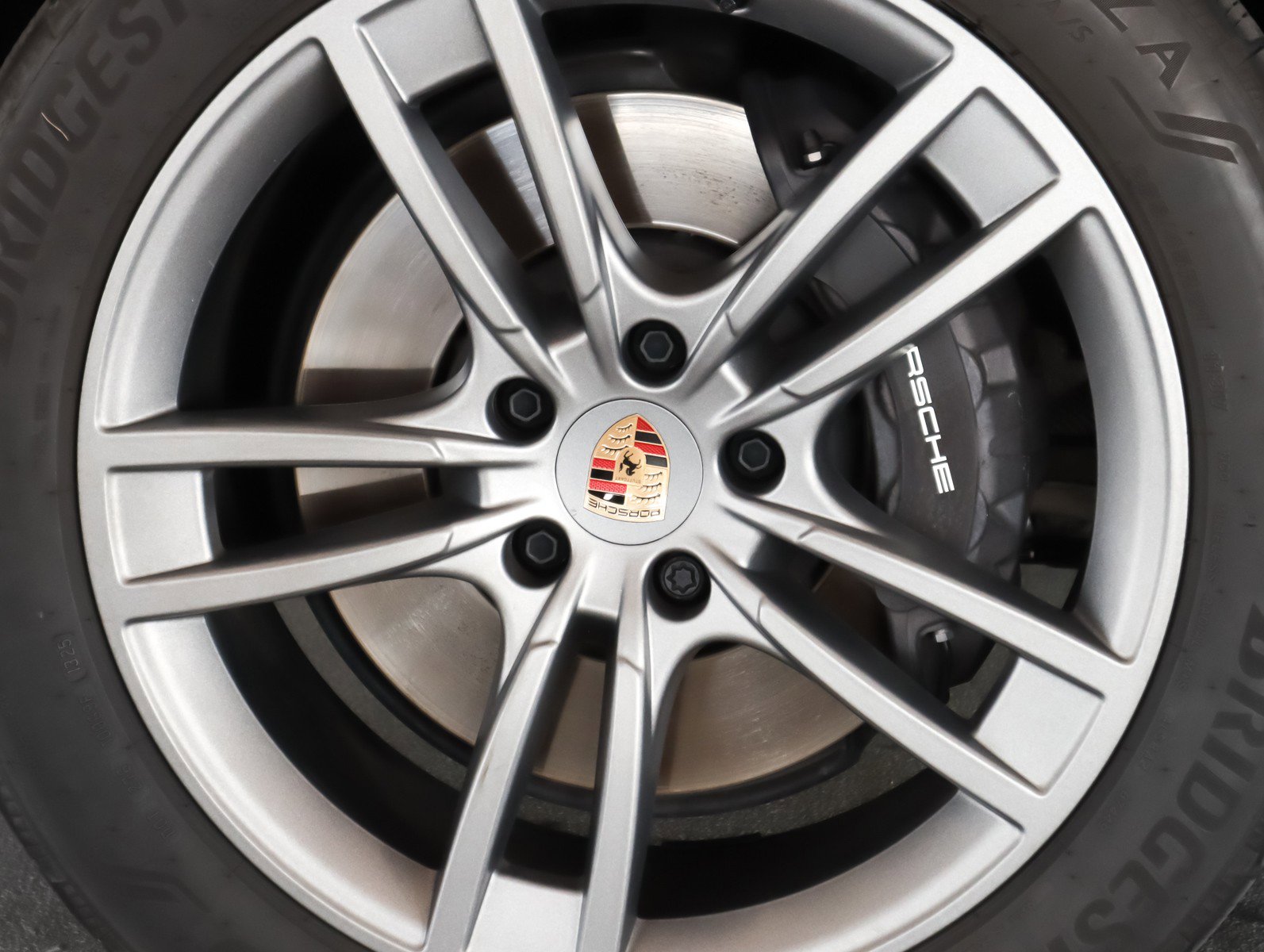 Certified 2025 Porsche Cayenne Coupe image 28