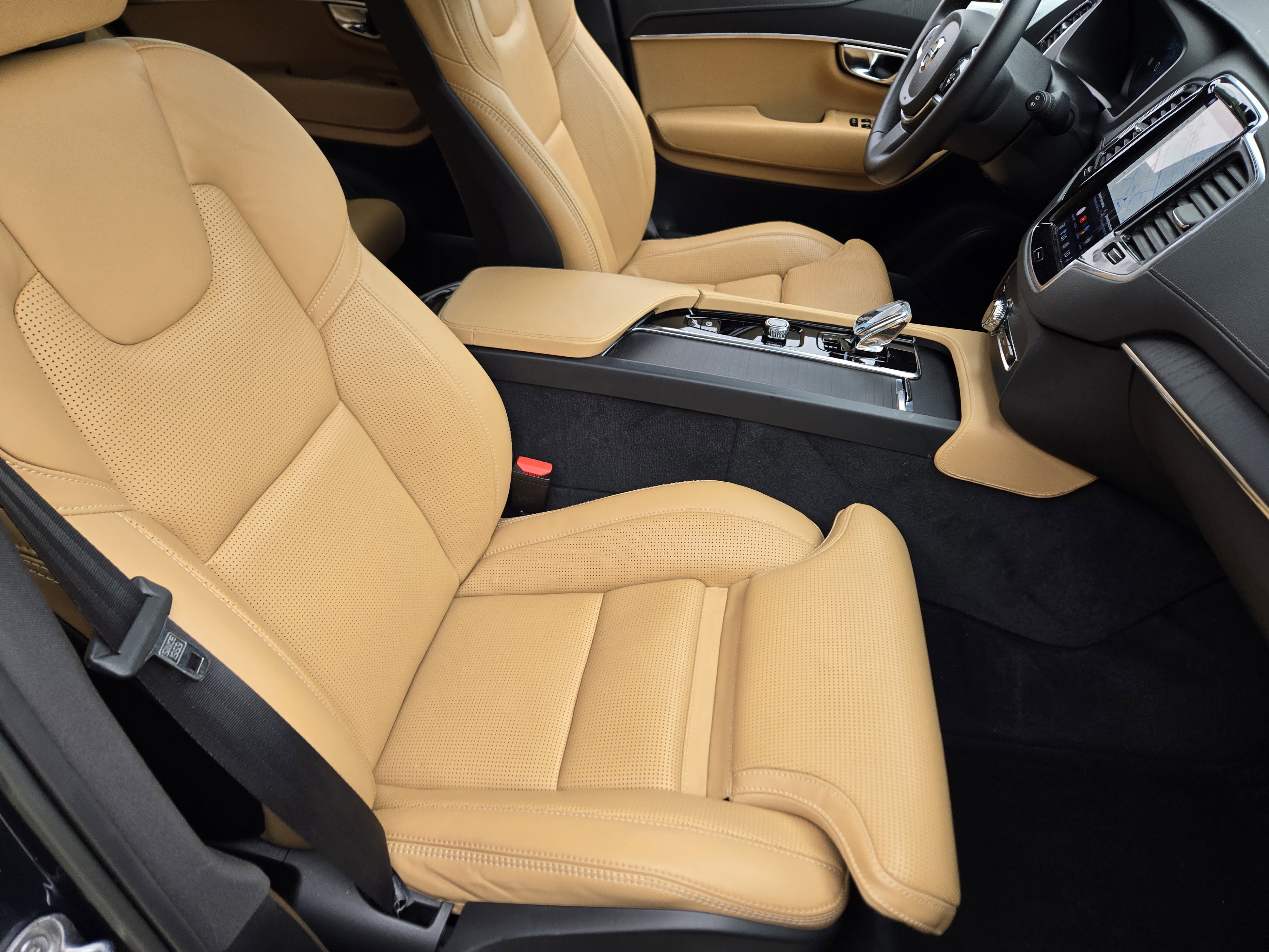 Used 2023 Volvo XC90 T8 Ultimate w/ Protection Package Premier image 12