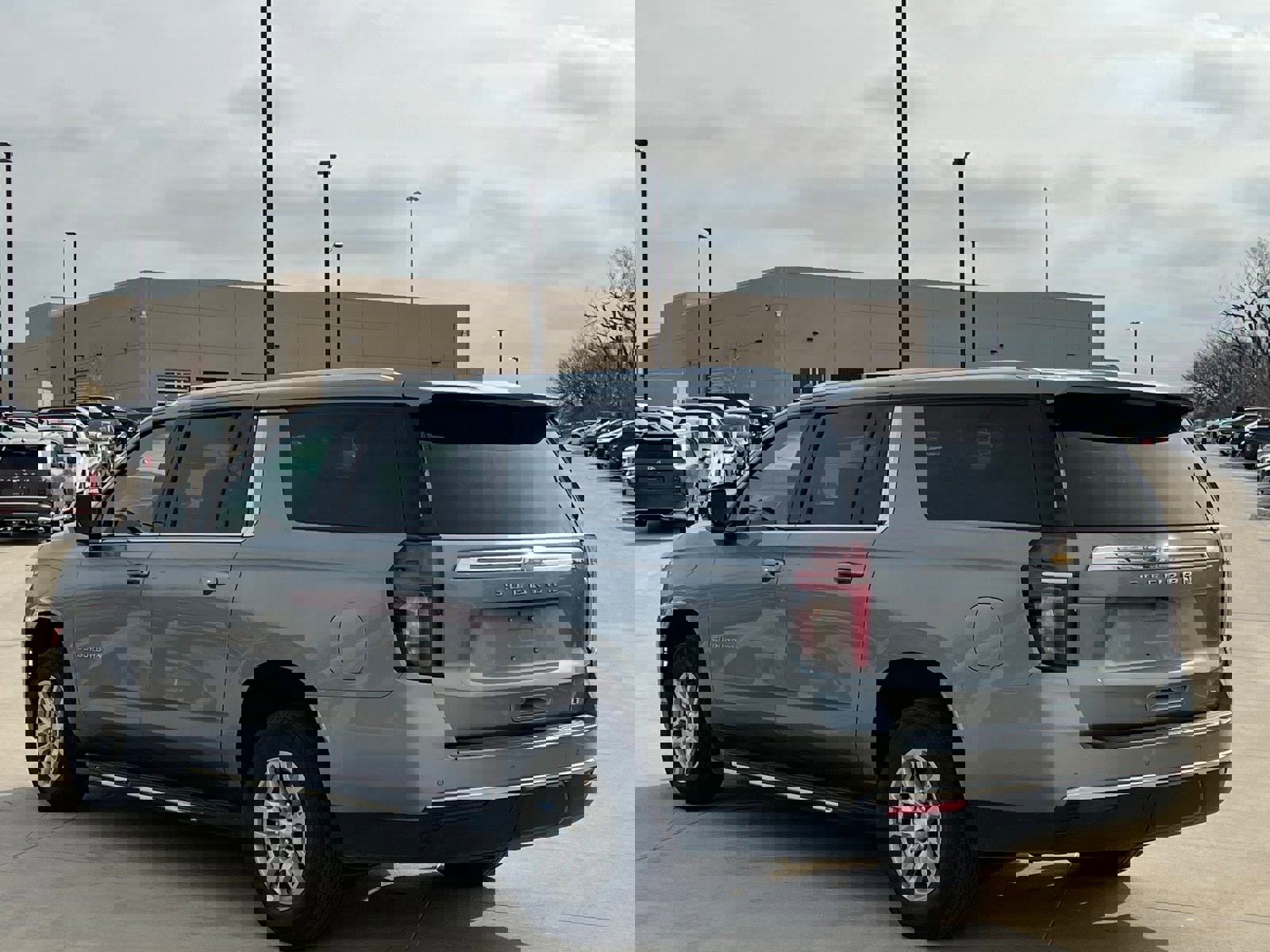 Used 2024 Chevrolet Suburban LT image 10