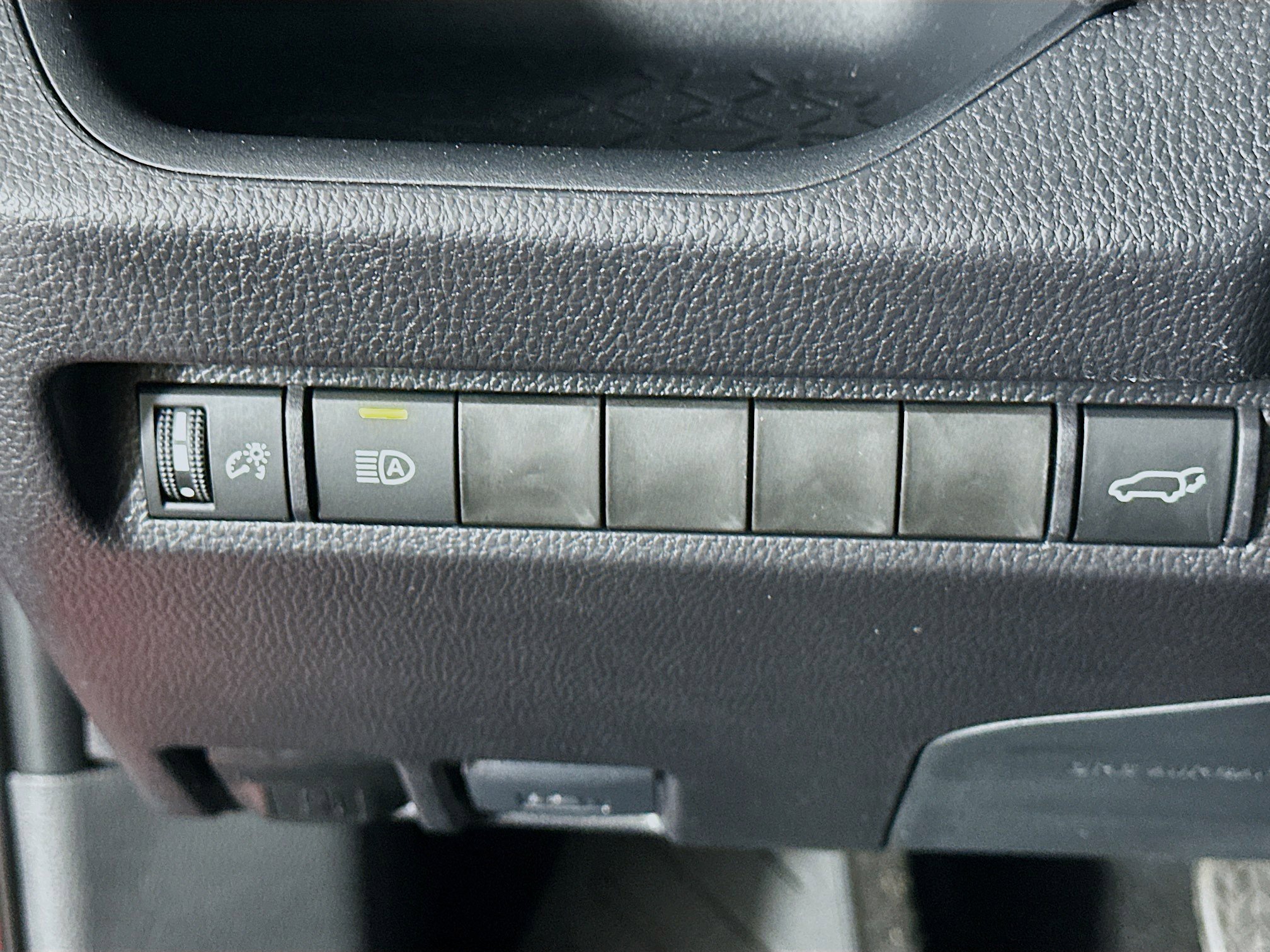 Used 2025 Toyota RAV4 XLE w/ Convenience Package image 17