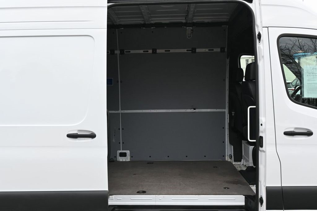 Used 2025 Mercedes-Benz Sprinter 2500 image 24