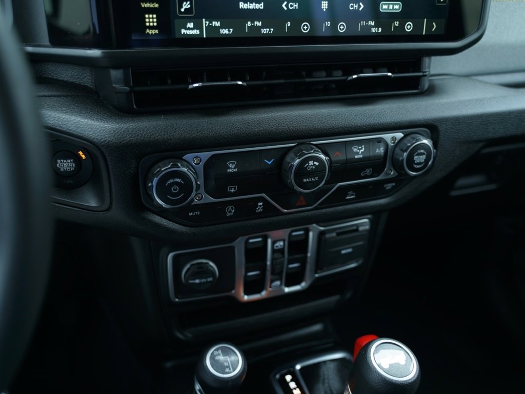 Used 2025 Jeep Wrangler Sport S image 16