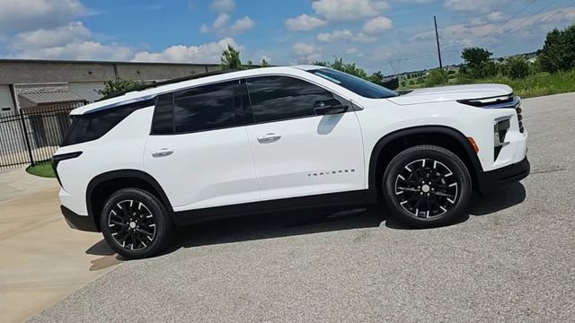 New 2026 Chevrolet Traverse LT w/ Enhanced Driving Package FWD image 2