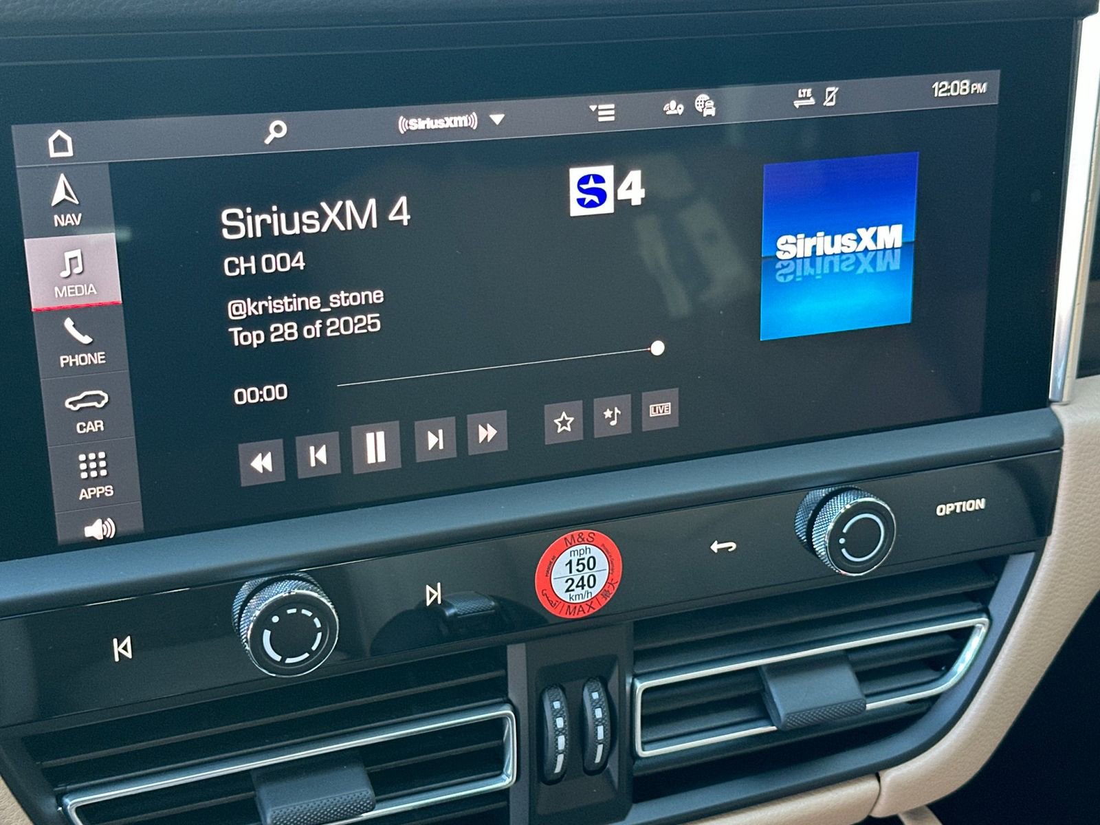 New 2026 Porsche Macan image 21