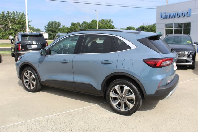 Used 2024 Ford Escape Platinum AWD/4WD image 3