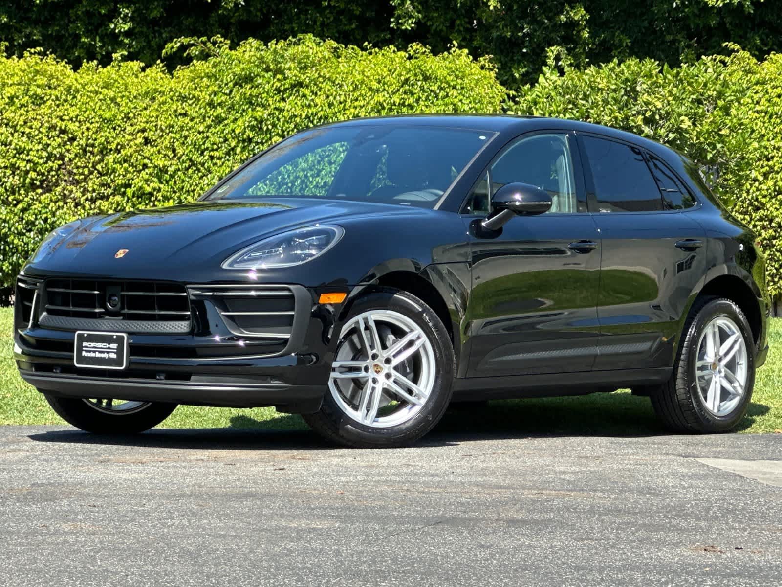 Used 2026 Porsche Macan AWD/4WD image 1