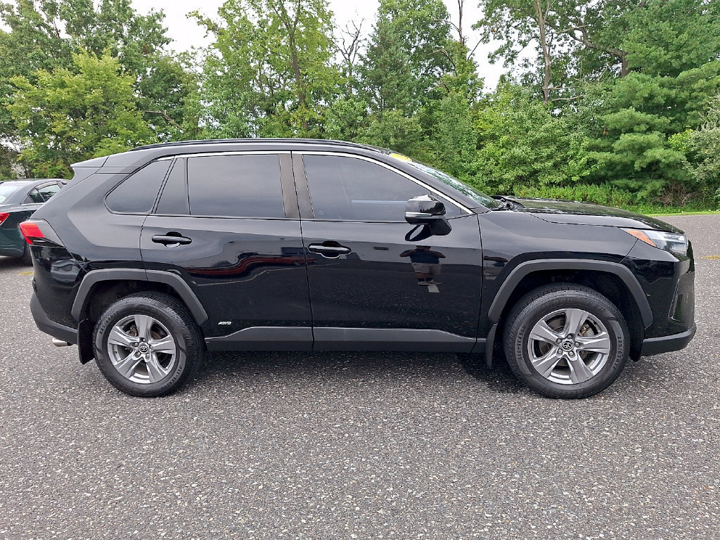Used 2022 Toyota RAV4 XLE w/ Convenience Package AWD/4WD image 8