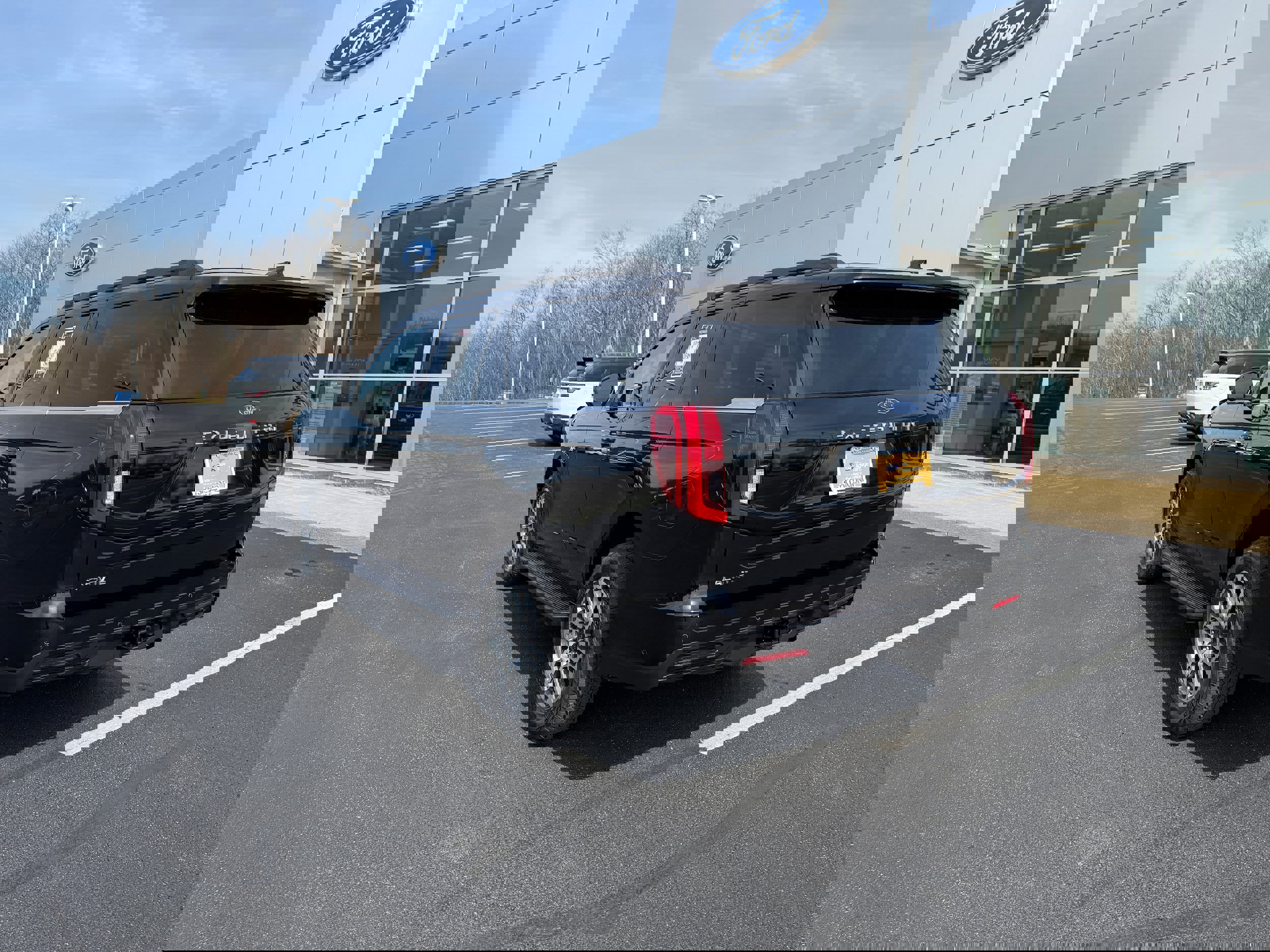 Certified 2025 Ford Expedition Active AWD/4WD image 8