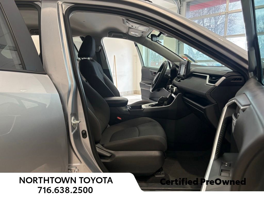 Used 2021 Toyota RAV4 LE image 18