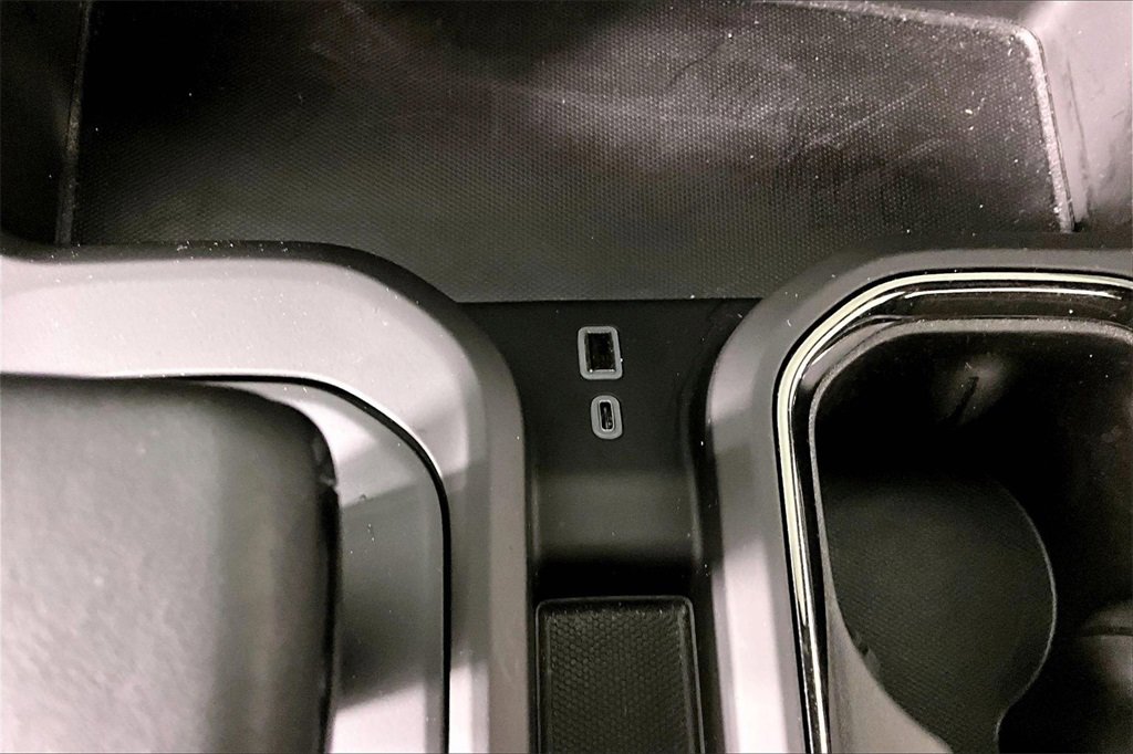 Used 2024 GMC Sierra 1500 AT4 w/ Technology Package image 17