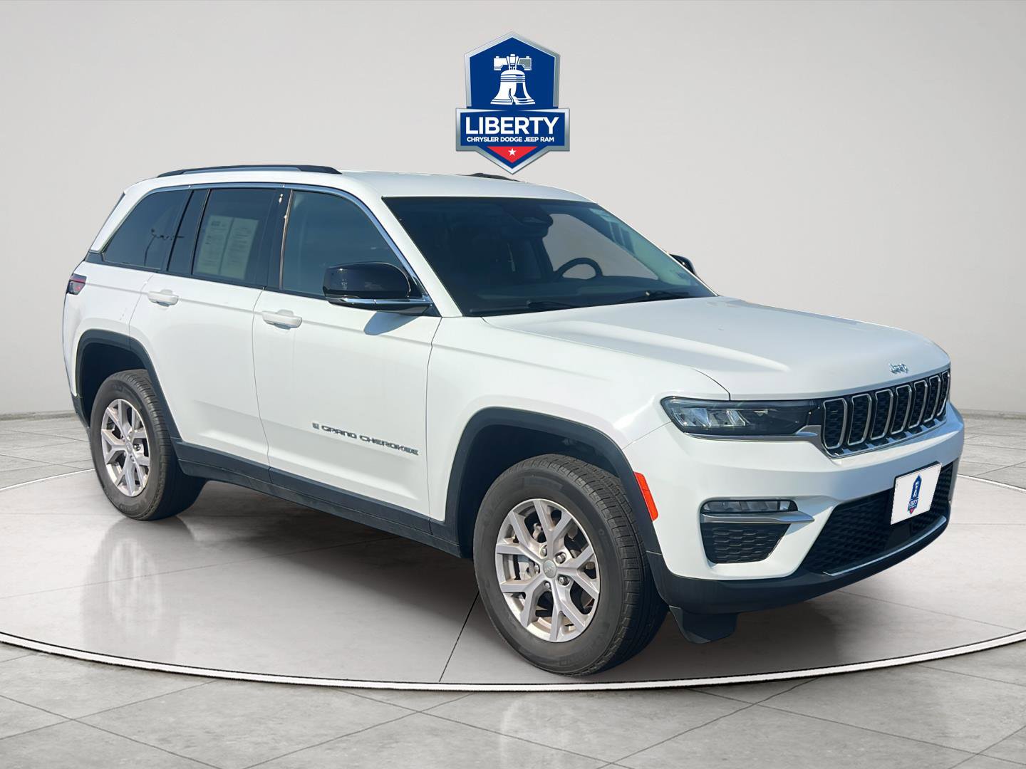 Certified 2022 Jeep Grand Cherokee Limited AWD/4WD image 29