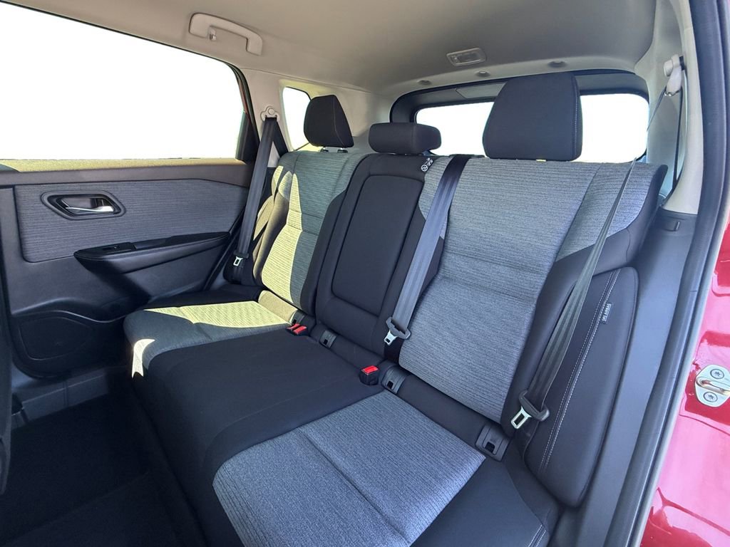 Used 2023 Nissan Rogue SV image 16
