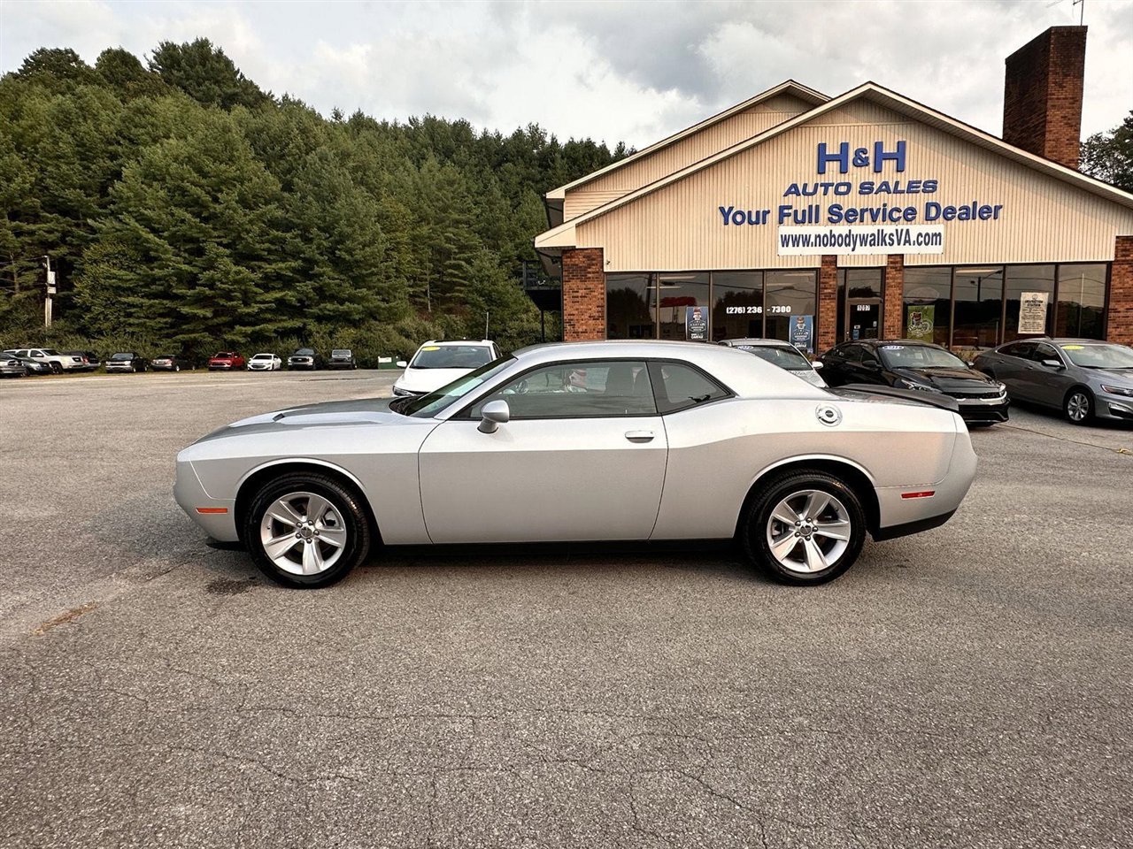 Used 2023 Dodge Challenger SXT image 8