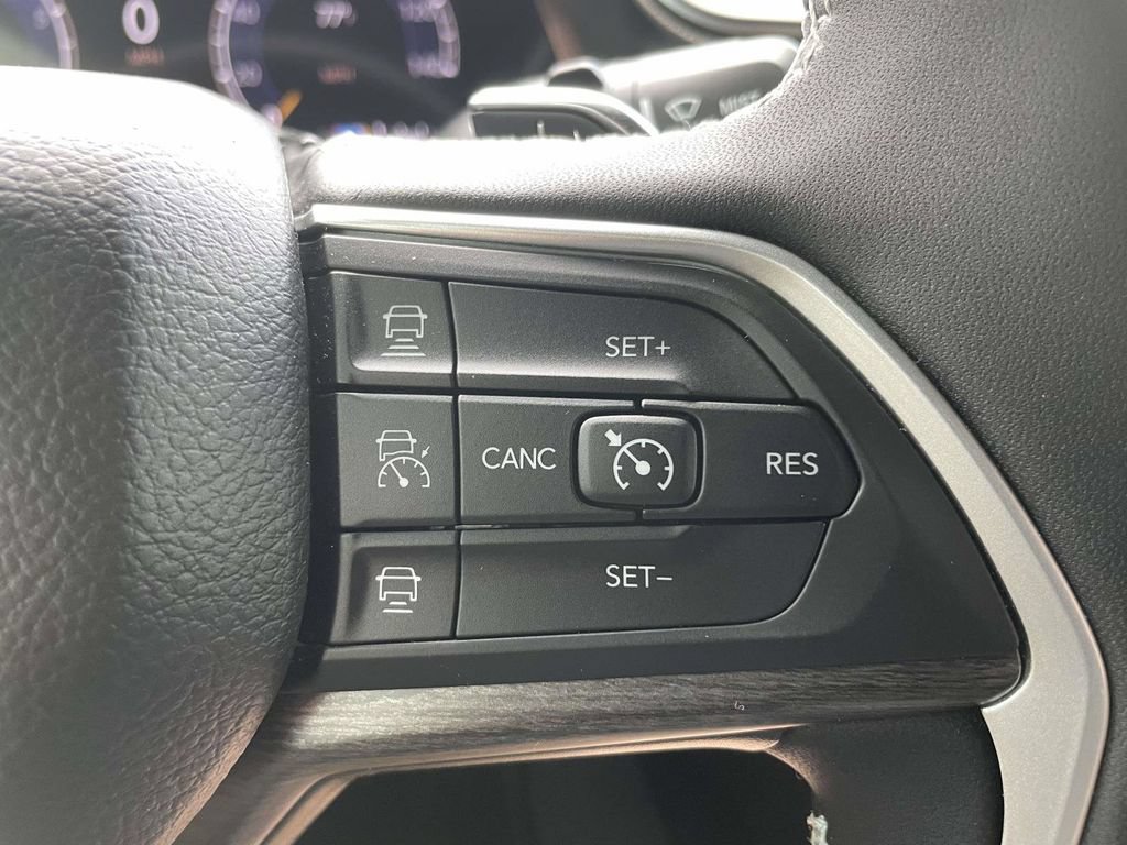 Used 2025 Jeep Grand Cherokee Limited w/ Luxury Tech Group II AWD/4WD image 26