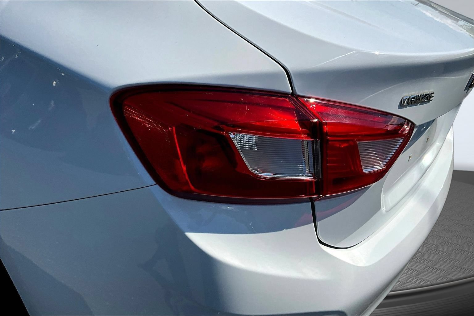 Used 2018 Chevrolet Cruze LS FWD image 23