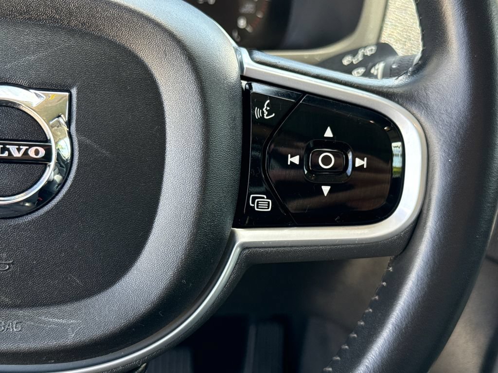 Used 2018 Volvo XC90 T6 Momentum w/ Convenience Package AWD/4WD image 16