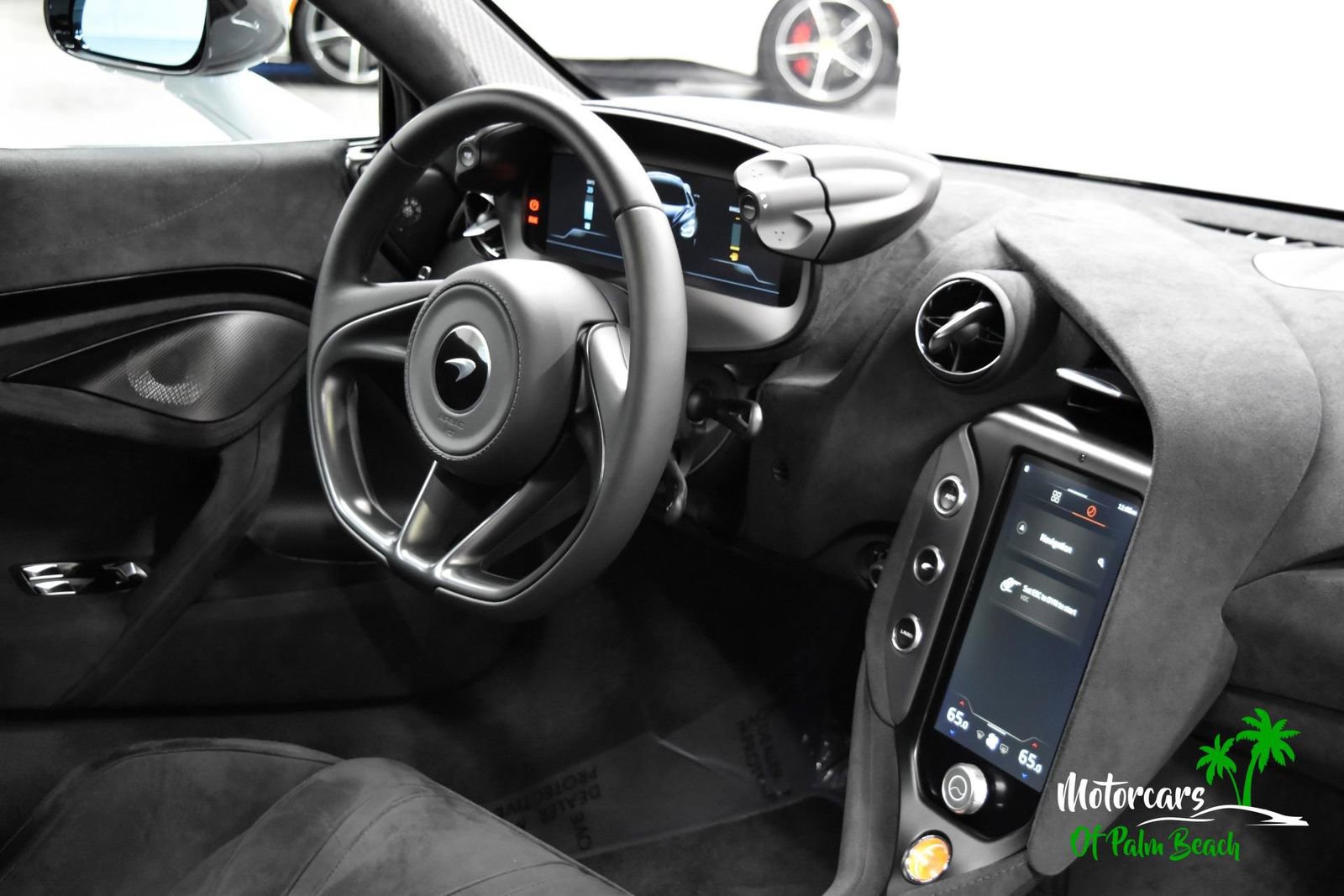 Used 2025 McLaren 750S image 28