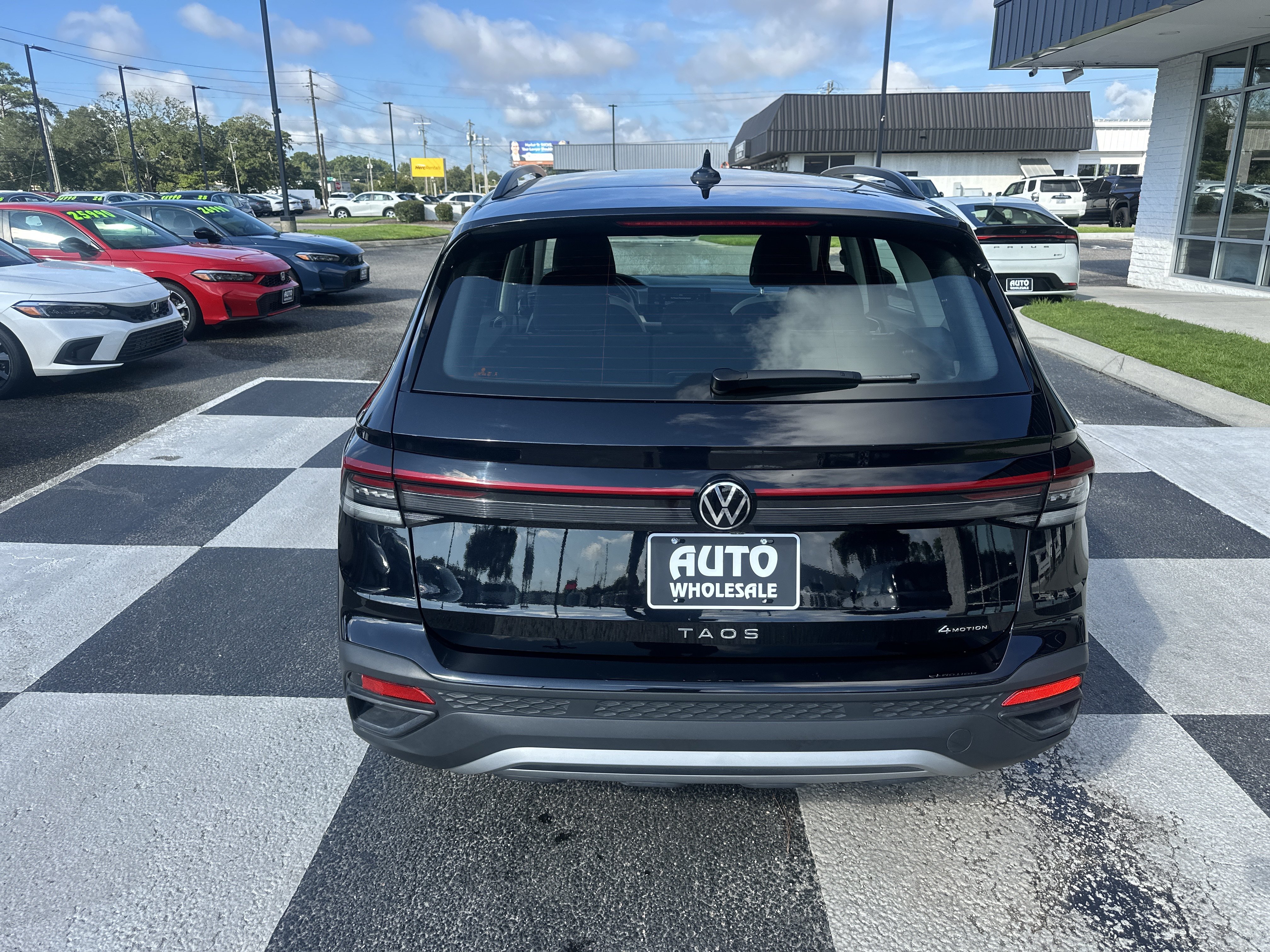 Used 2025 Volkswagen Taos S AWD/4WD image 4
