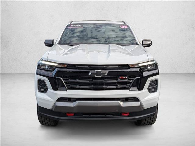 Used 2025 Chevrolet Colorado Z71 AWD/4WD image 2