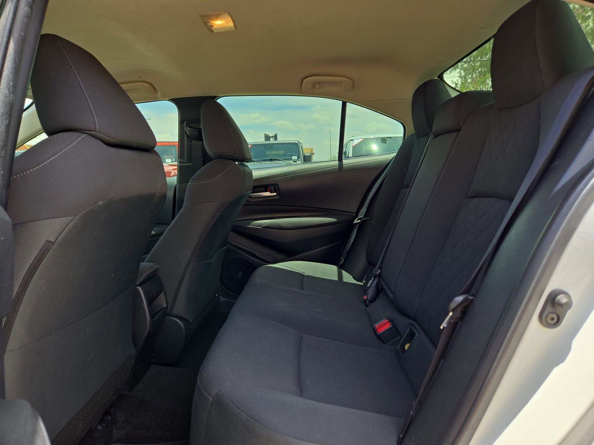 Used 2020 Toyota Corolla LE FWD image 13