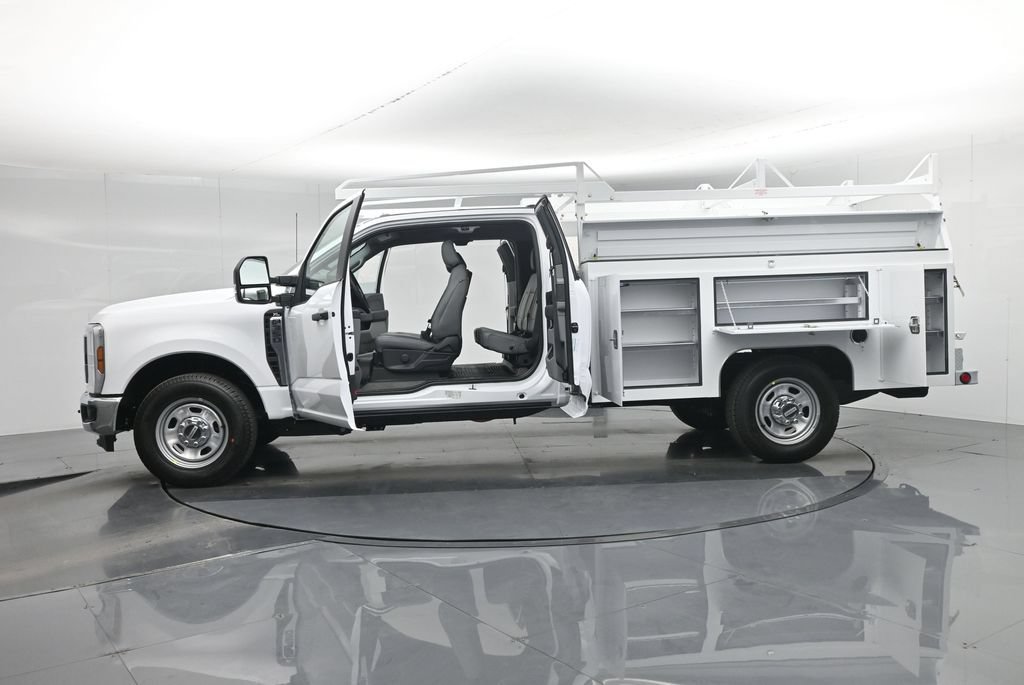 New 2026 Ford F350 XL w/ XL Chrome Package RWD image 44