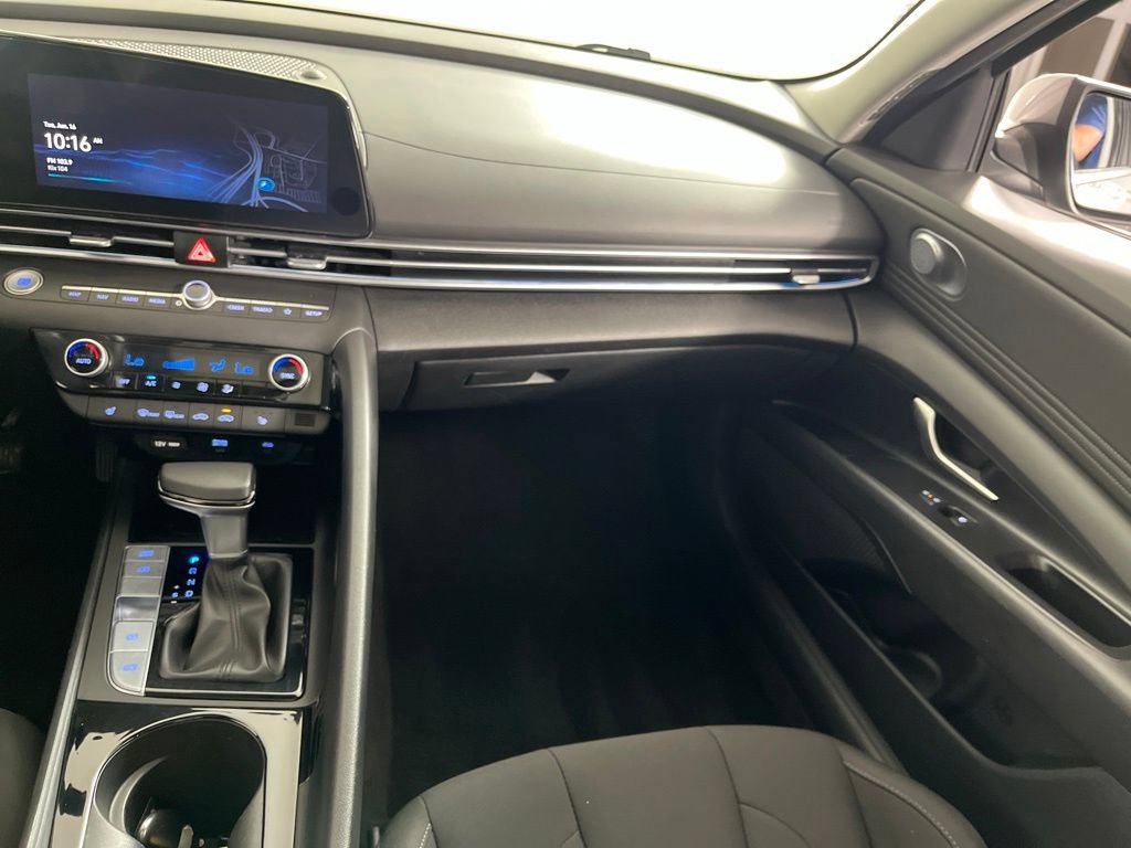 Used 2025 Hyundai Elantra SEL FWD image 18