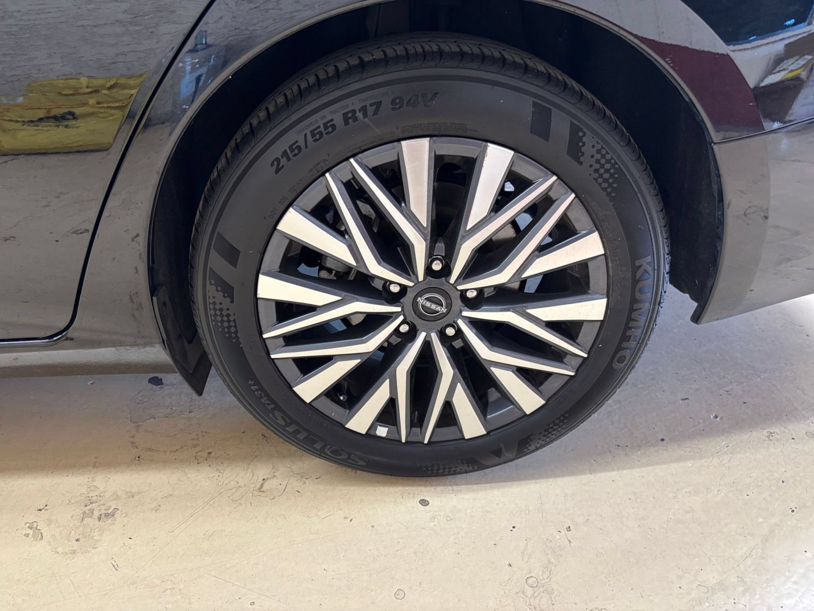 Used 2025 Nissan Altima 2.5 SV FWD image 29