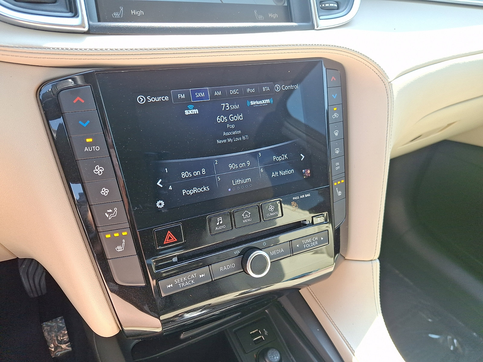 Used 2019 INFINITI QX50 Luxe w/ Navigation Package AWD/4WD image 16