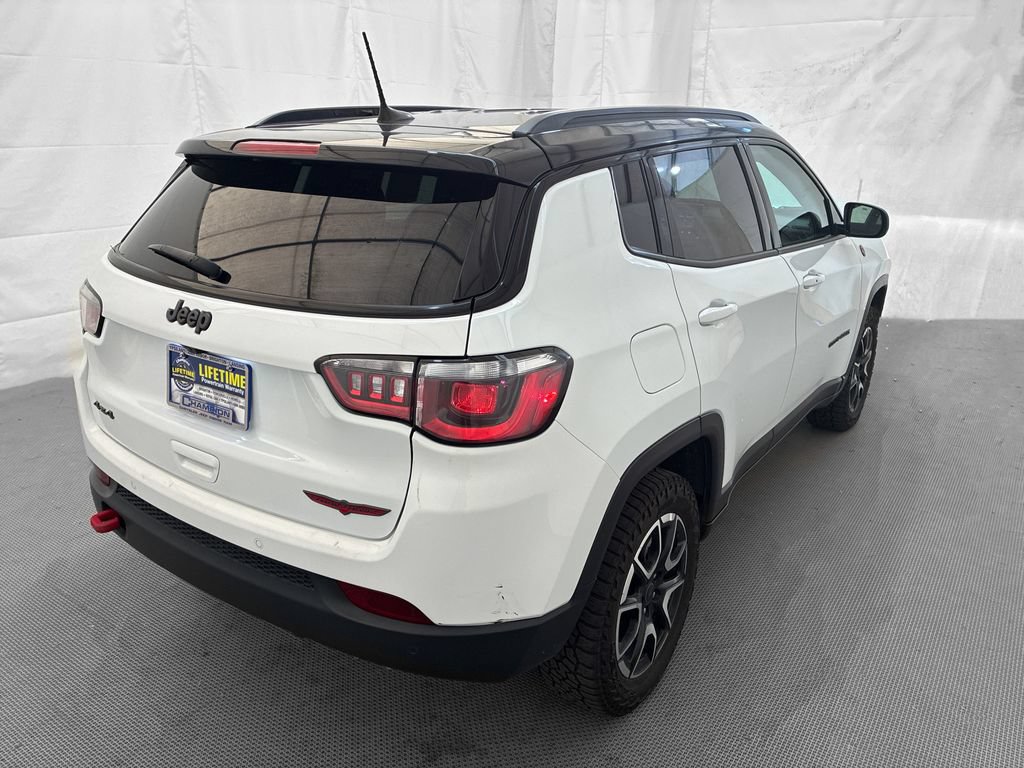 Used 2025 Jeep Compass Trailhawk AWD/4WD image 7