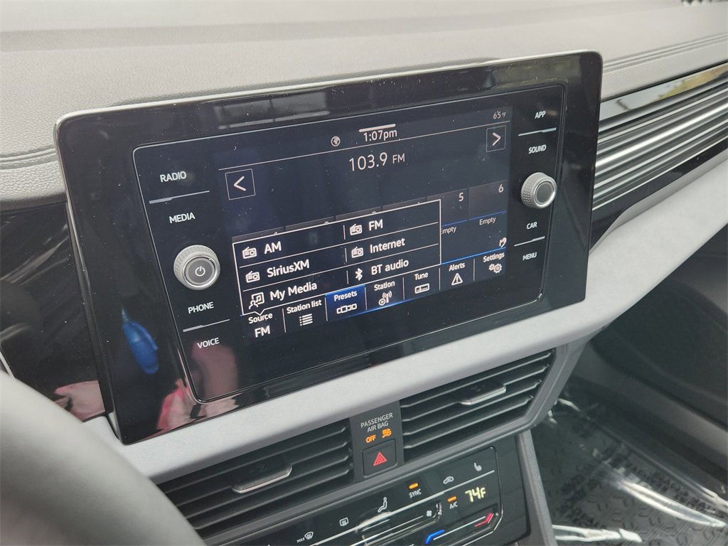 New 2025 Volkswagen Jetta SE image 9