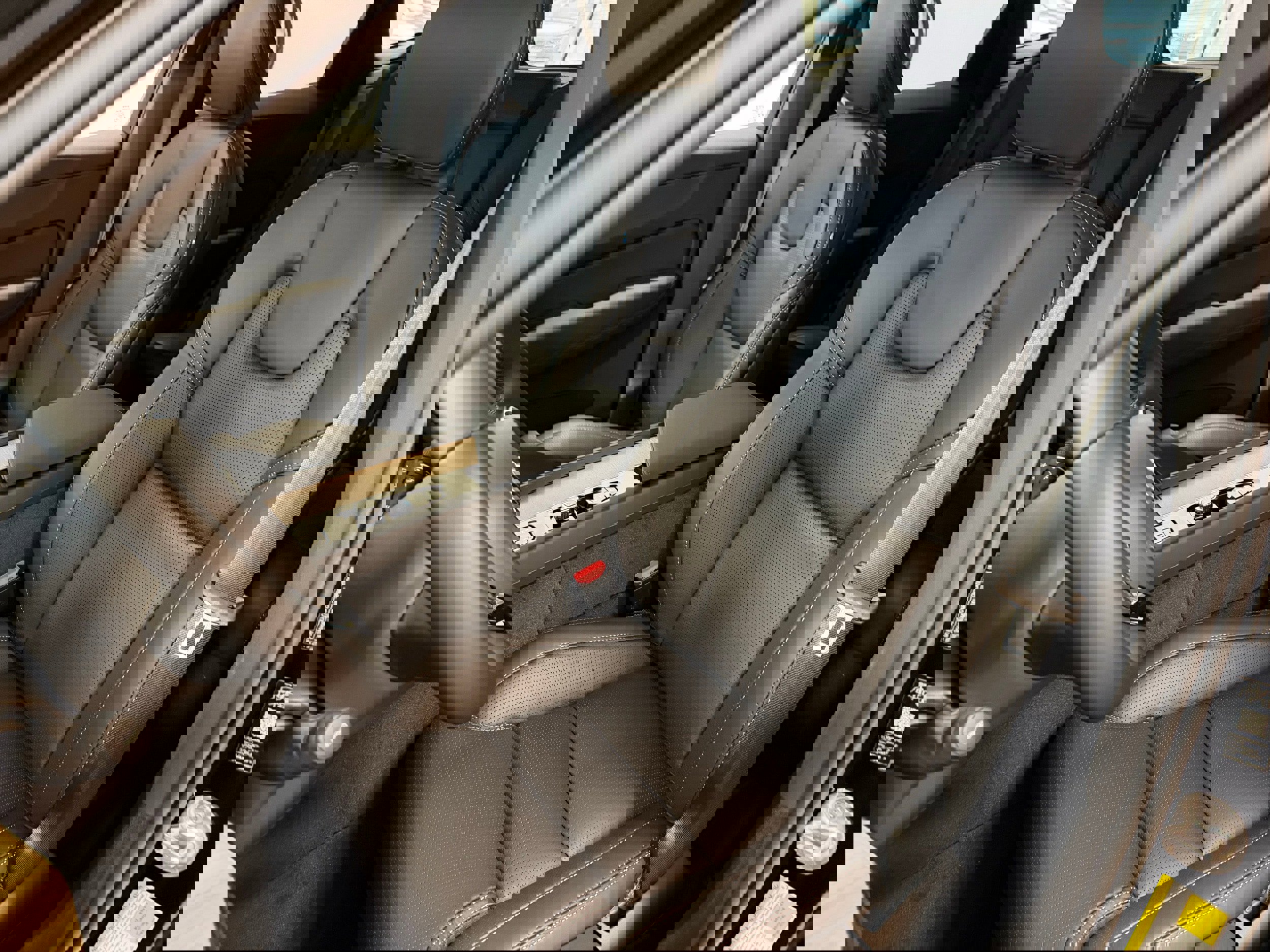 New 2026 Volvo XC60 T8 Ultra w/ Protection Package Premier image 15