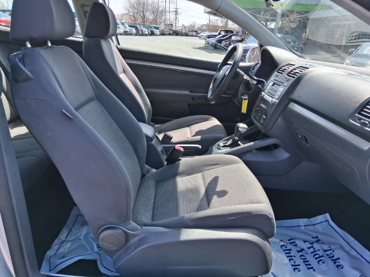 Used 2009 Volkswagen Rabbit S image 14