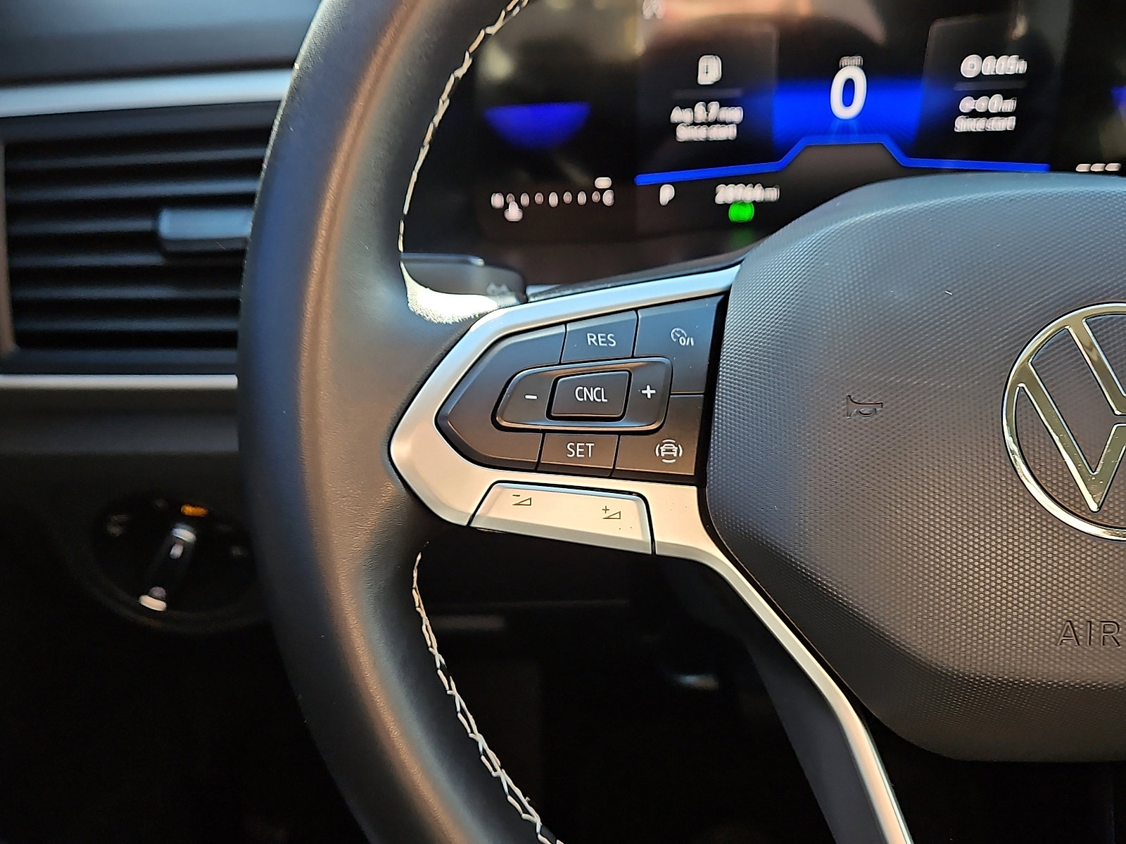 Used 2023 Volkswagen Atlas SE image 16