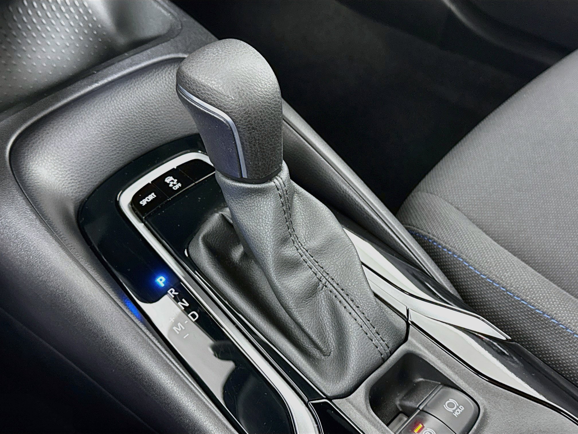 Used 2022 Toyota Corolla SE w/ Carpet Mat Package (TMS) FWD image 16
