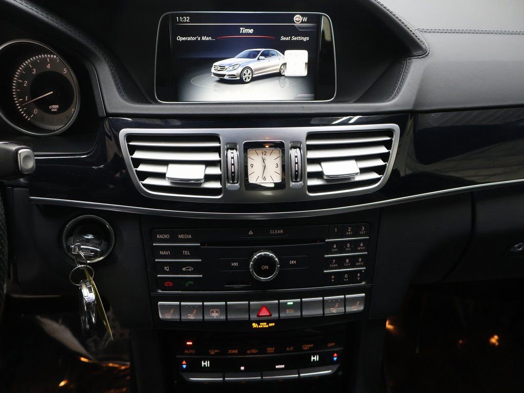 Used 2016 Mercedes-Benz E 400 4MATIC Sedan w/ Driver Assistance Package image 21