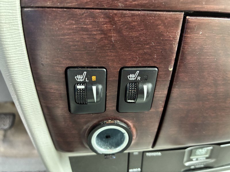 Used 2013 Toyota Sienna XLE w/ Entertainment Pkg image 12