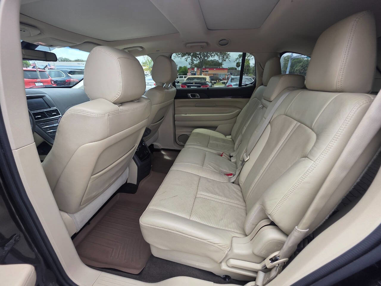 Used 2013 Lincoln MKT FWD image 11