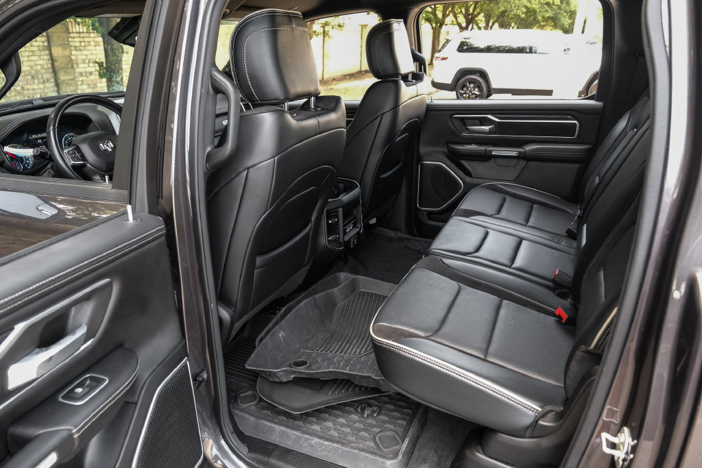 Used 2023 RAM 1500 Laramie AWD/4WD image 54