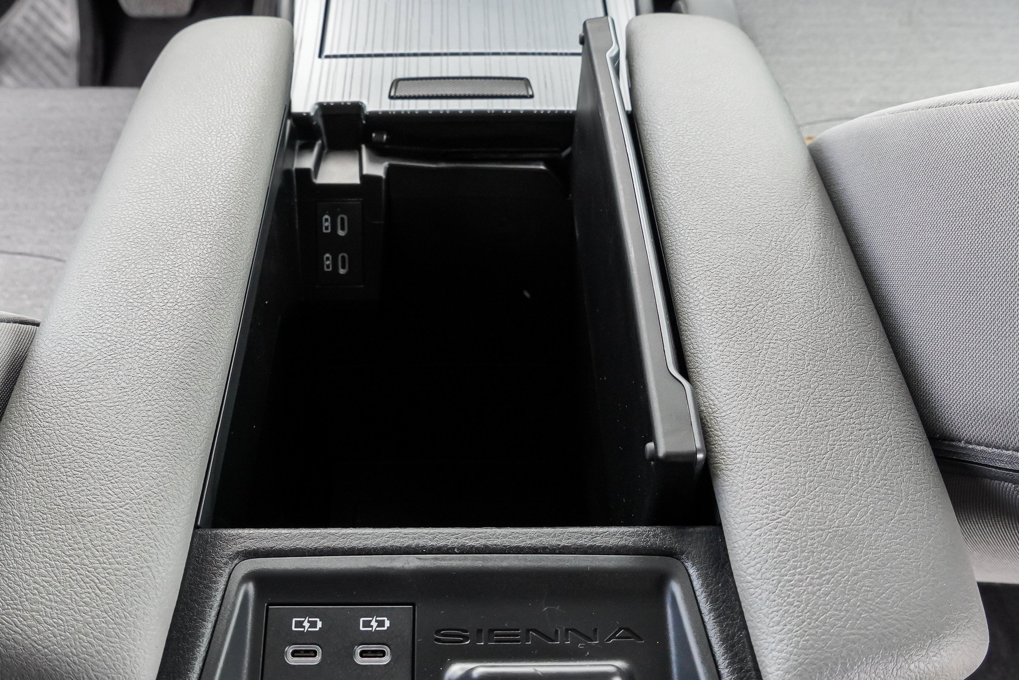Certified 2025 Toyota Sienna LE AWD/4WD image 38