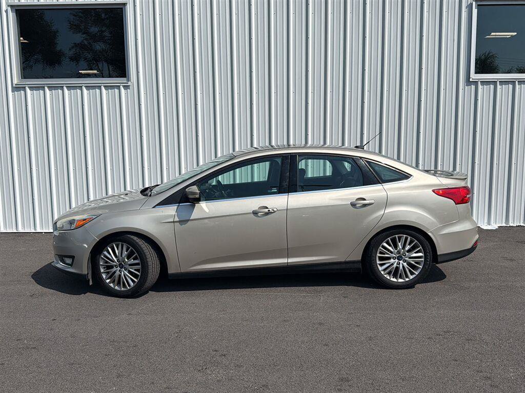 Used 2017 Ford Focus Titanium FWD image 3