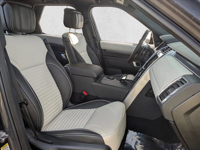Used 2024 Land Rover Discovery Metropolitan Edition image 23