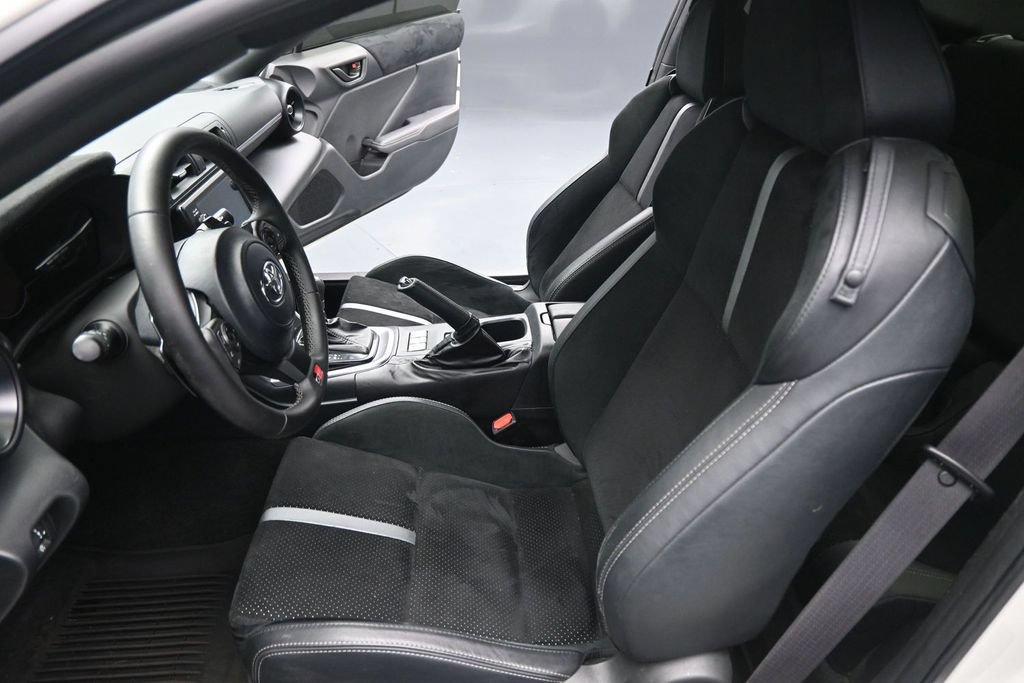 Used 2024 Toyota GR86 Premium RWD image 9